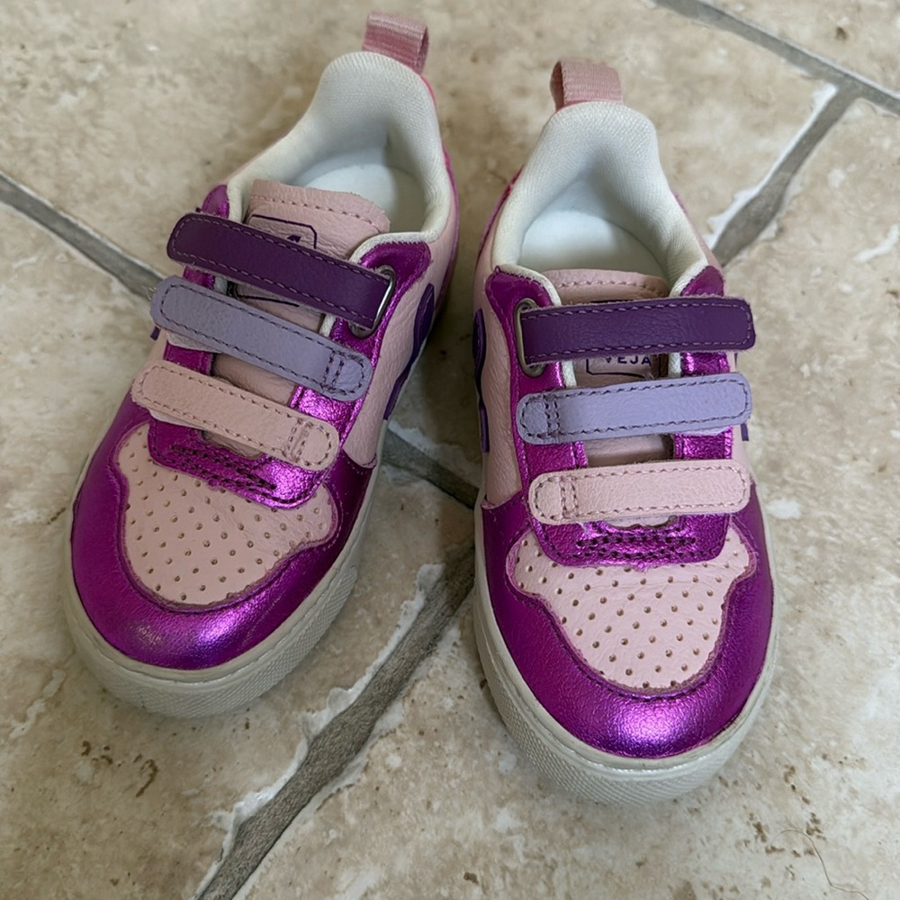 Veja Kid Metallic V-10 Sneaker Size 8 TODDLER